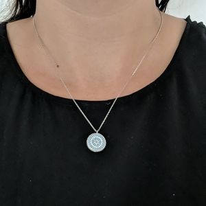 Silver pendant necklace